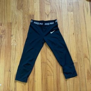 black nike pro capri leggings